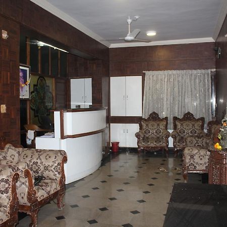 Royale Inn Vapi Luaran gambar