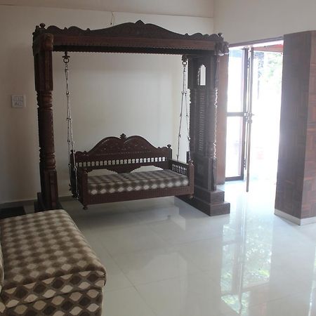 Royale Inn Vapi Luaran gambar