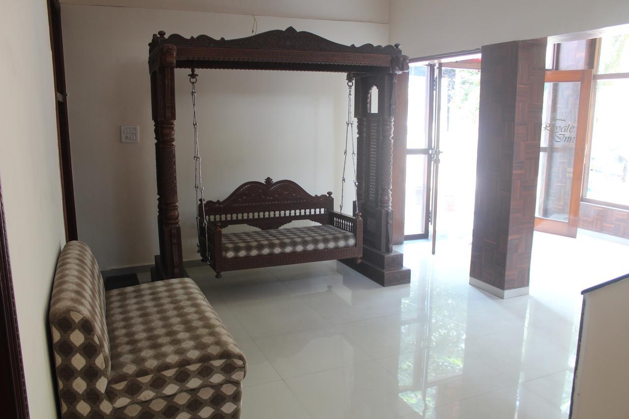 Royale Inn Vapi Luaran gambar