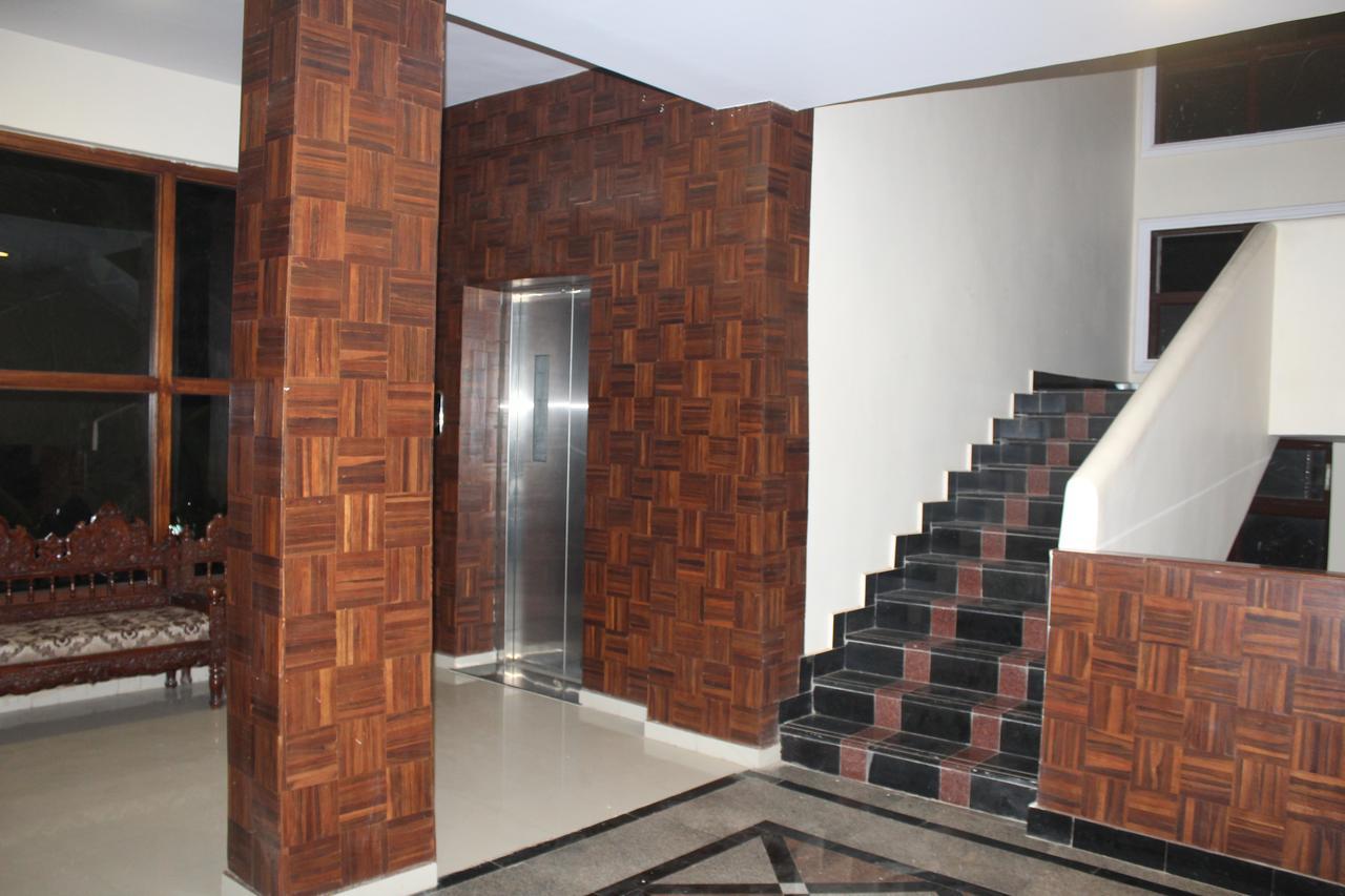 Royale Inn Vapi Luaran gambar