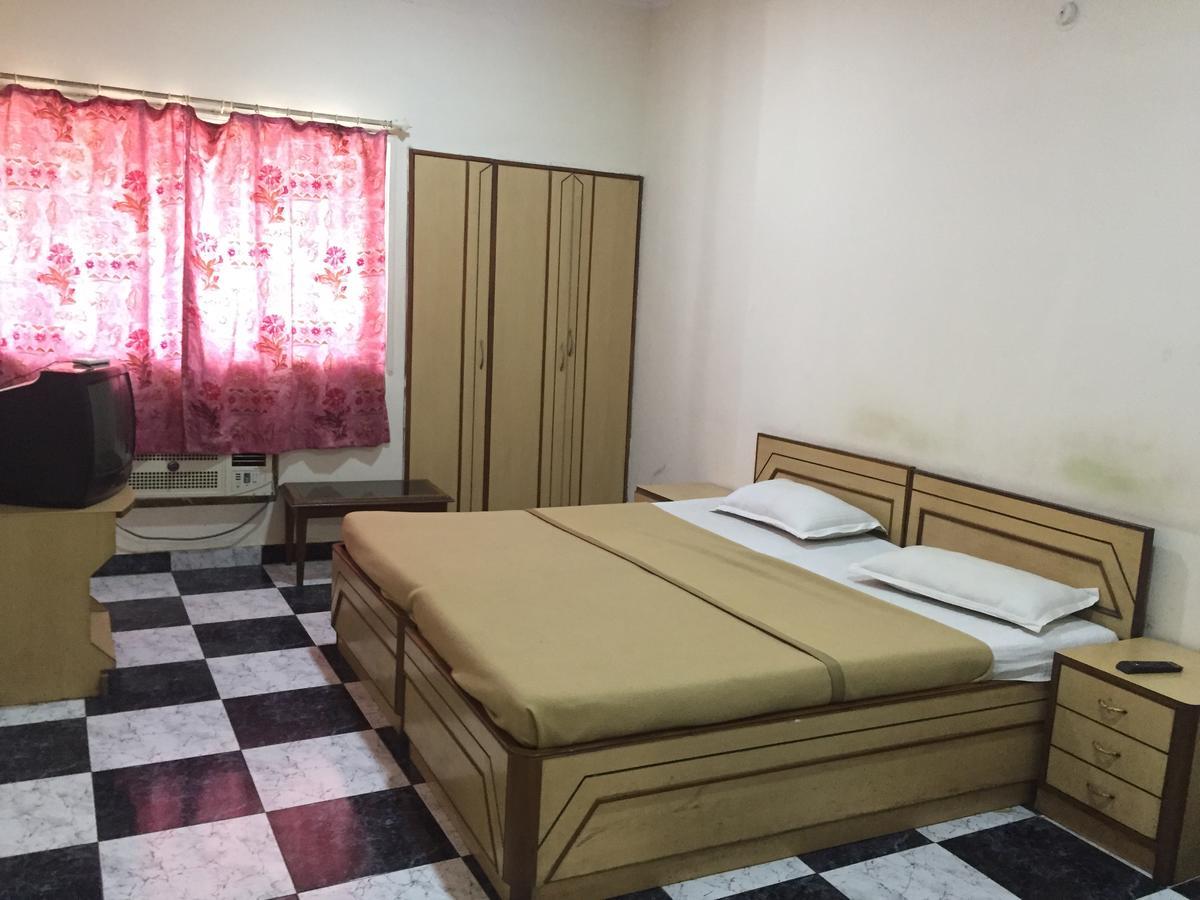 Royale Inn Vapi Luaran gambar