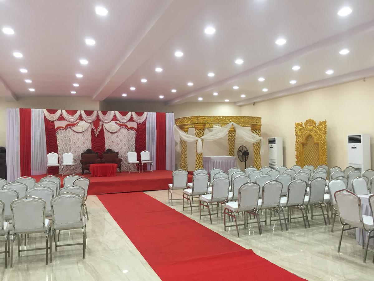 Royale Inn Vapi Luaran gambar