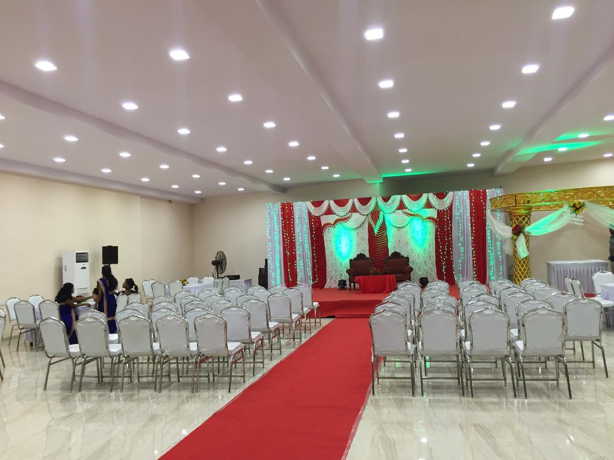 Royale Inn Vapi Luaran gambar